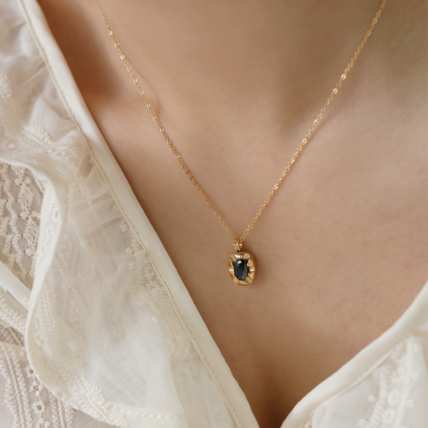 Vintage Black Gemstone Pendant Necklace for Women